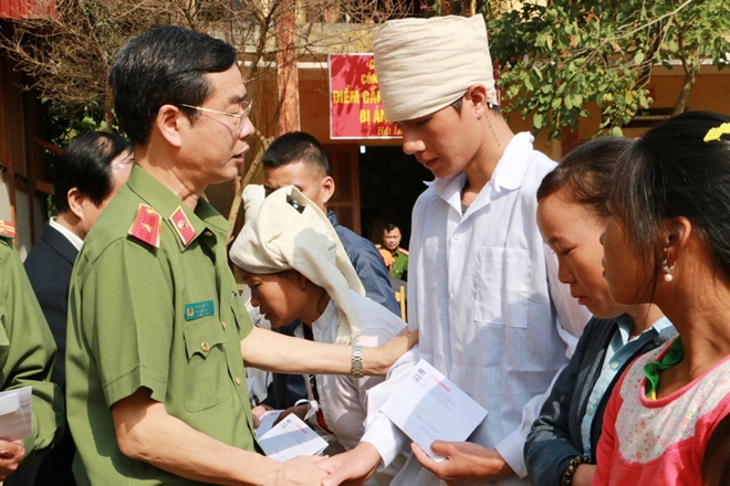 Chia sẻ đau thương với người dân vùng lũ Trạm Tấu - Ảnh minh hoạ 5